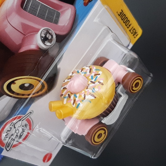 Hot Wheels Sweet Driver 2022 Fast Foodie Cupcake Car Cake Toppers - Picture 2 of 9